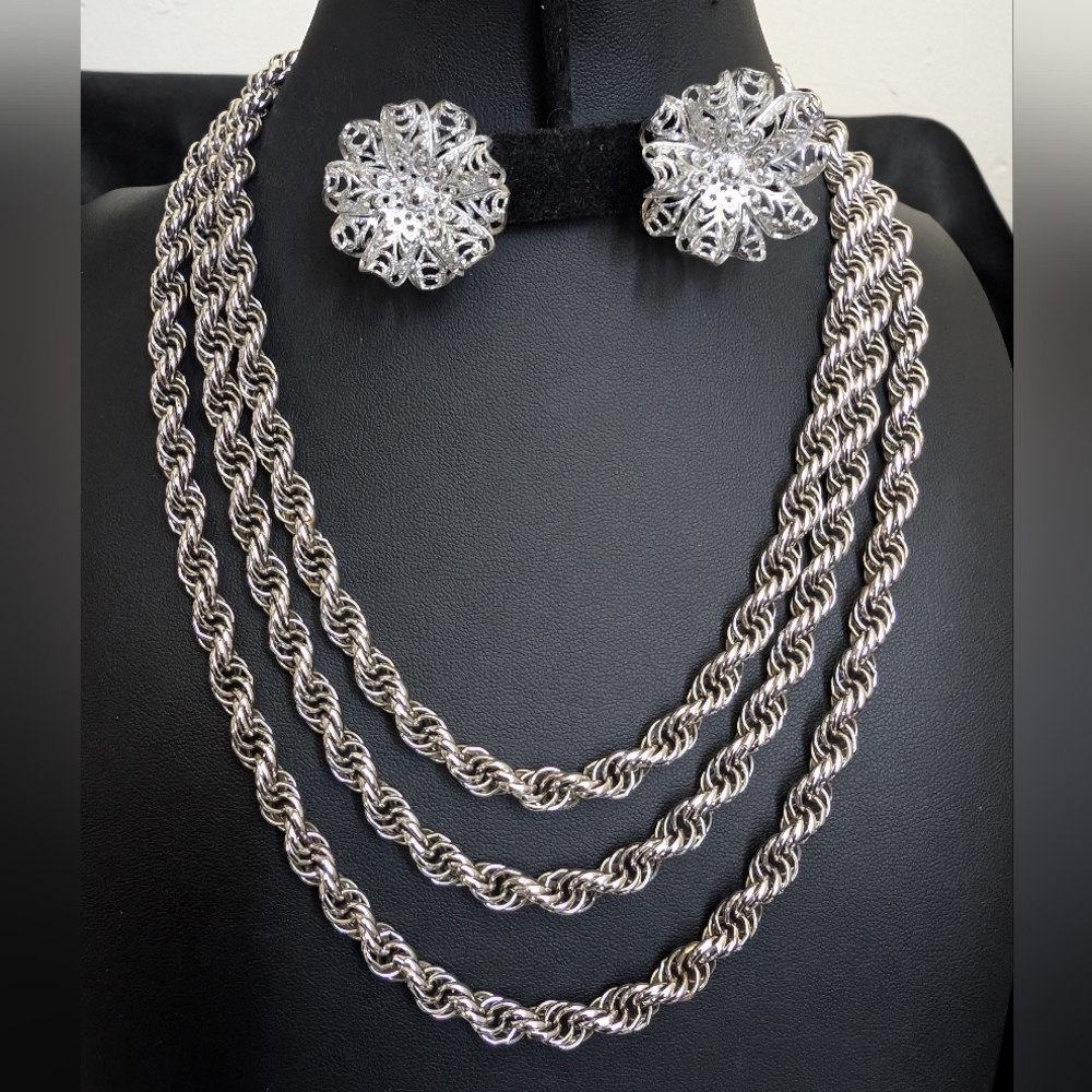 #60. Vintsge Monet Long Rope Chain ,& Vintage Earrings b